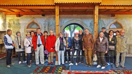 Tout le groupe dans la mosquée